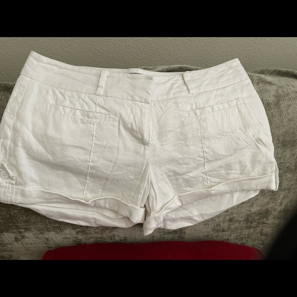 White shortie linen shorts. Size 8. No longer fit. Great used condition.